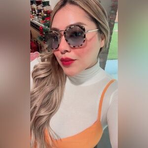 ONE DAY SALE✨

SALE✨PRADA wanderer turtle talco square sunglass ✨